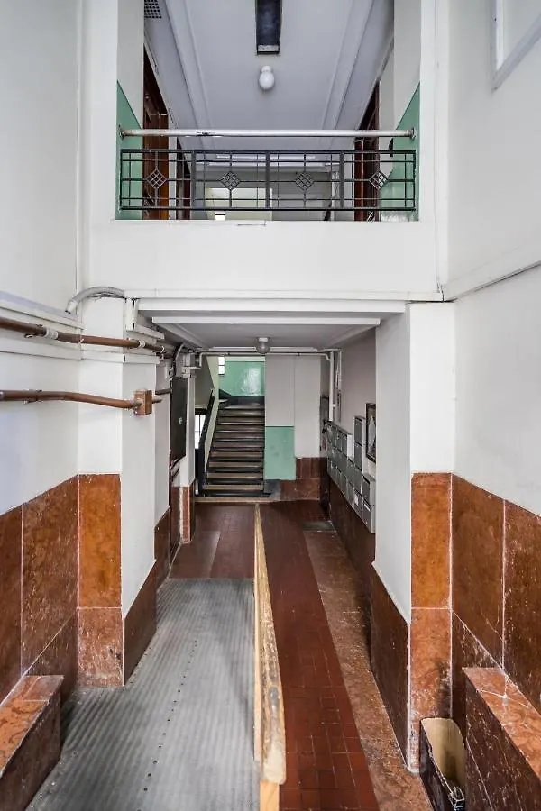 Bpr Shiny Deluxe Home Budapest 0*,